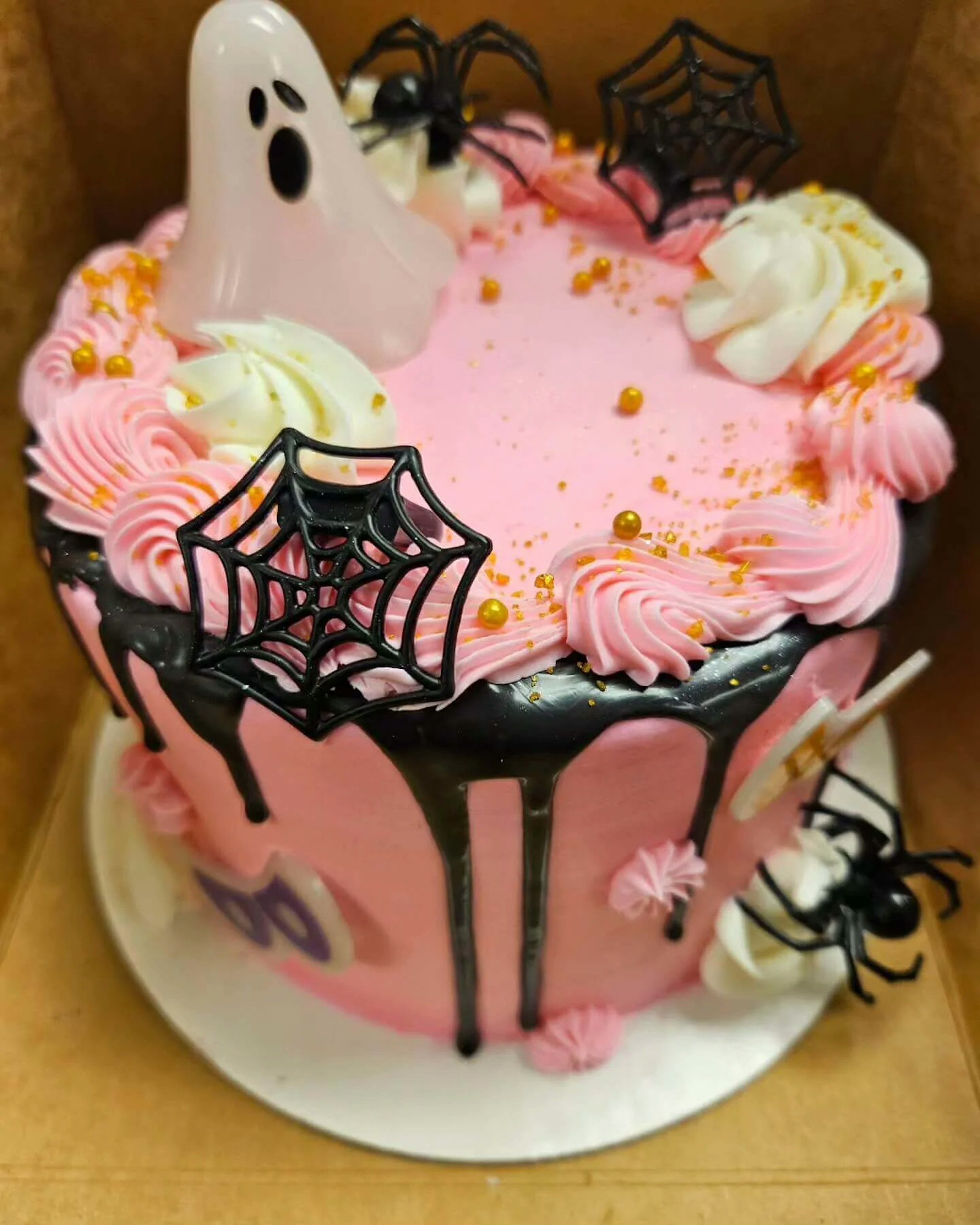 Halloween themed cake with pink frosting.