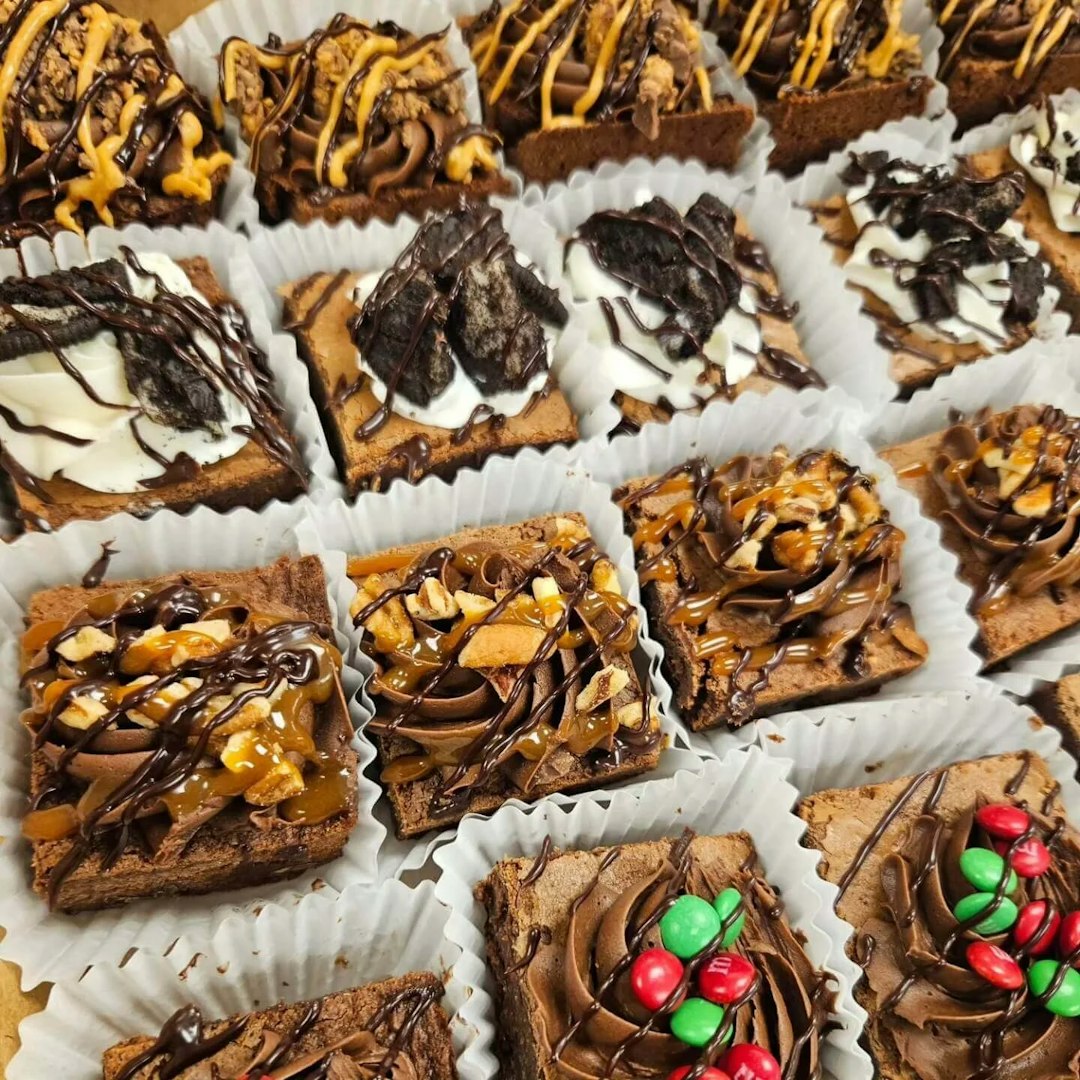 Various brownie bites with oreos, caramel and more.